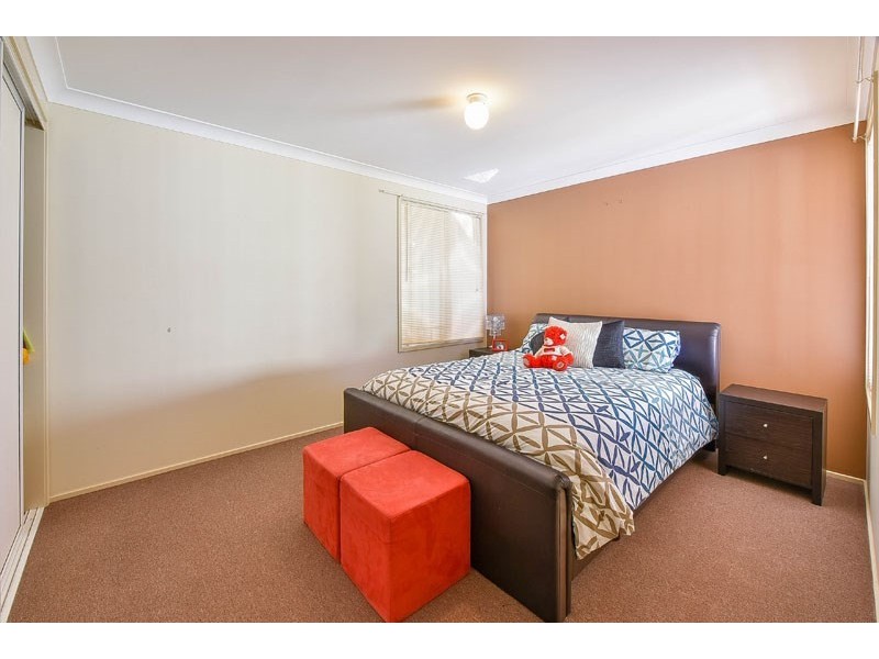 17 Davey Place, St Helens Park NSW 2560
