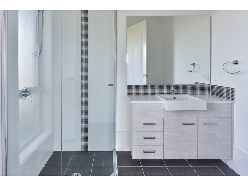 34 Easton Avenue, Spring Farm NSW 2570