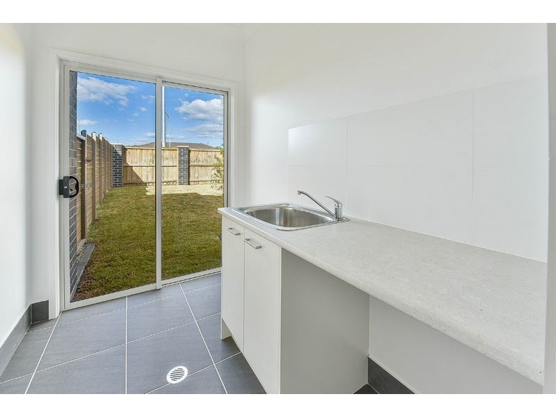 34 Easton Avenue, Spring Farm NSW 2570