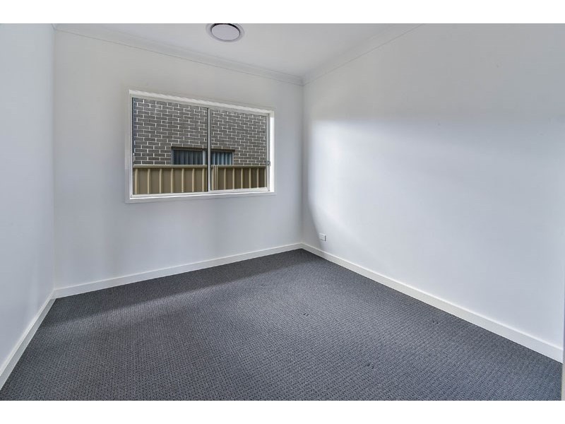 34 Easton Avenue, Spring Farm NSW 2570