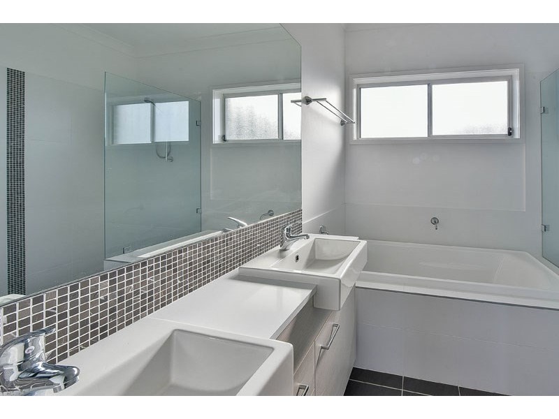 34 Easton Avenue, Spring Farm NSW 2570