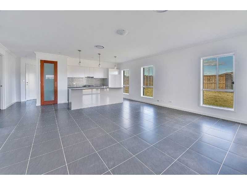 34 Easton Avenue, Spring Farm NSW 2570