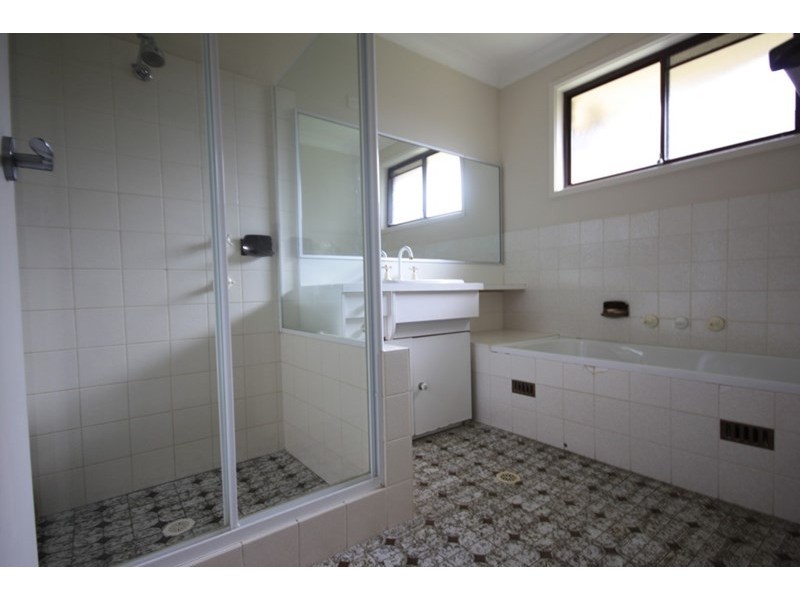 175 Harrow Road, Glenfield NSW 2167