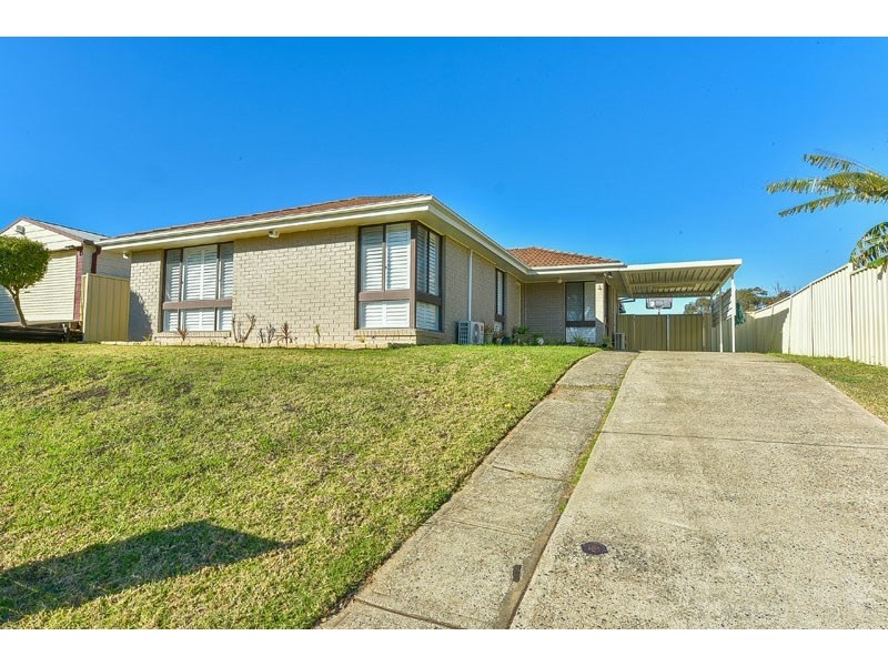 4 Ferdinand Place, Rosemeadow NSW 2560