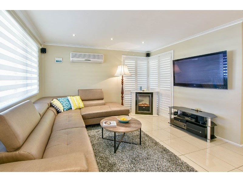 4 Ferdinand Place, Rosemeadow NSW 2560