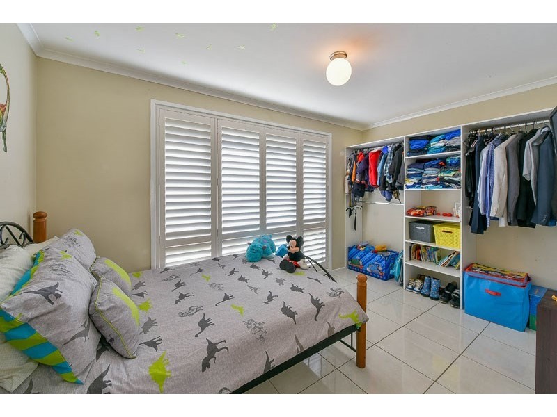 4 Ferdinand Place, Rosemeadow NSW 2560