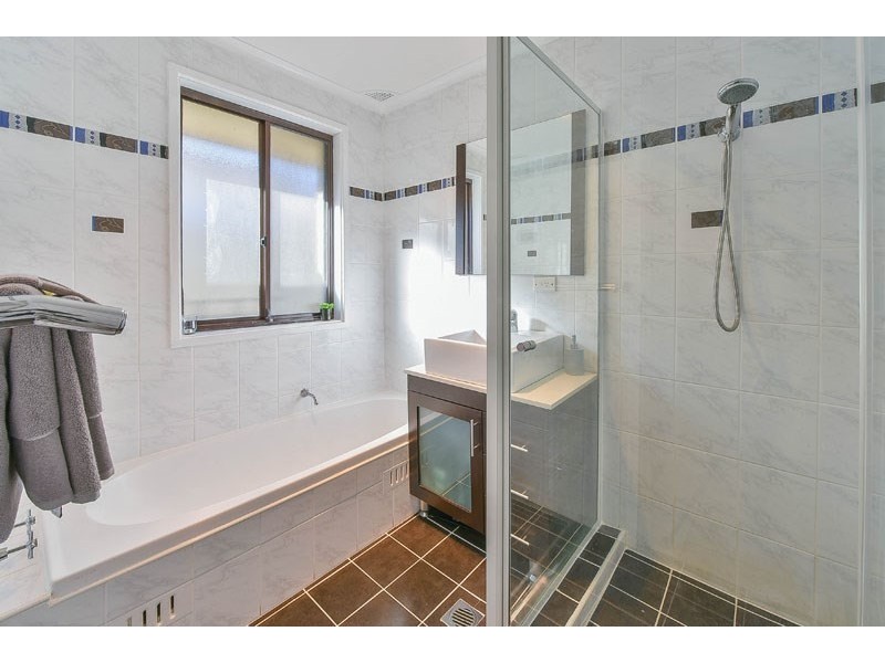 4 Ferdinand Place, Rosemeadow NSW 2560