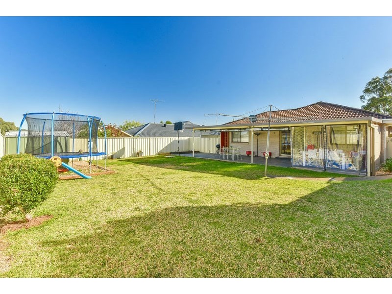 4 Ferdinand Place, Rosemeadow NSW 2560
