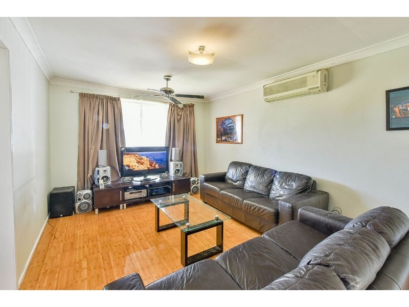 73 Lorenzo Crescent, Rosemeadow NSW 2560