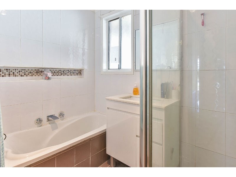 73 Lorenzo Crescent, Rosemeadow NSW 2560