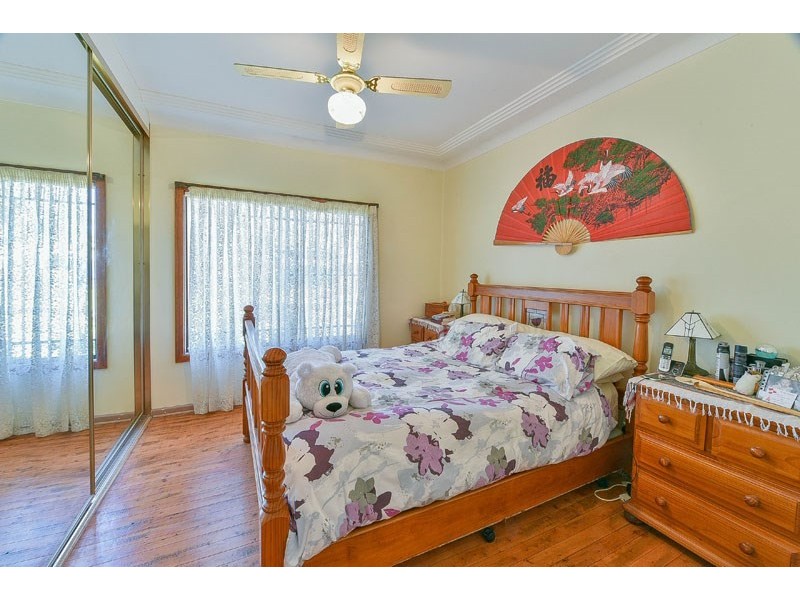 21 Waminda Avenue, Campbelltown NSW 2560