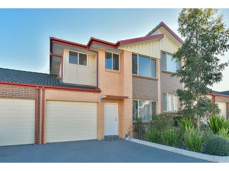 8/221a Waterworth Drive, Mount Annan NSW 2567