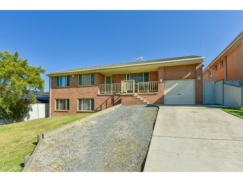 7 Thane Close, Rosemeadow NSW 2560