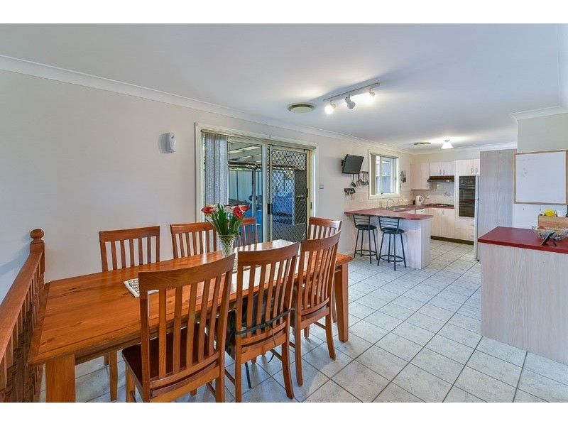 7 Thane Close, Rosemeadow NSW 2560