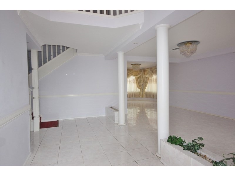 80 Englorie Park Drive, Glen Alpine NSW 2560