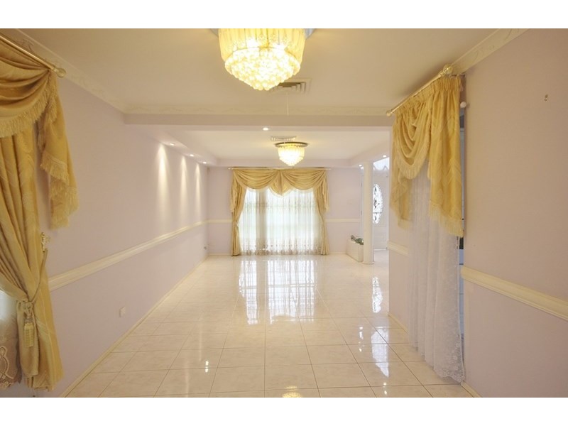 80 Englorie Park Drive, Glen Alpine NSW 2560