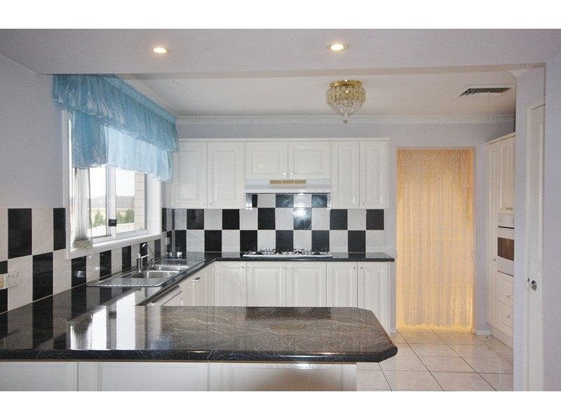 80 Englorie Park Drive, Glen Alpine NSW 2560