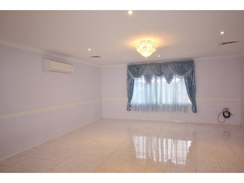 80 Englorie Park Drive, Glen Alpine NSW 2560