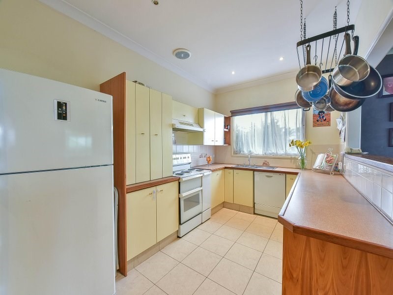 2 Albury Avenue, Campbelltown NSW 2560
