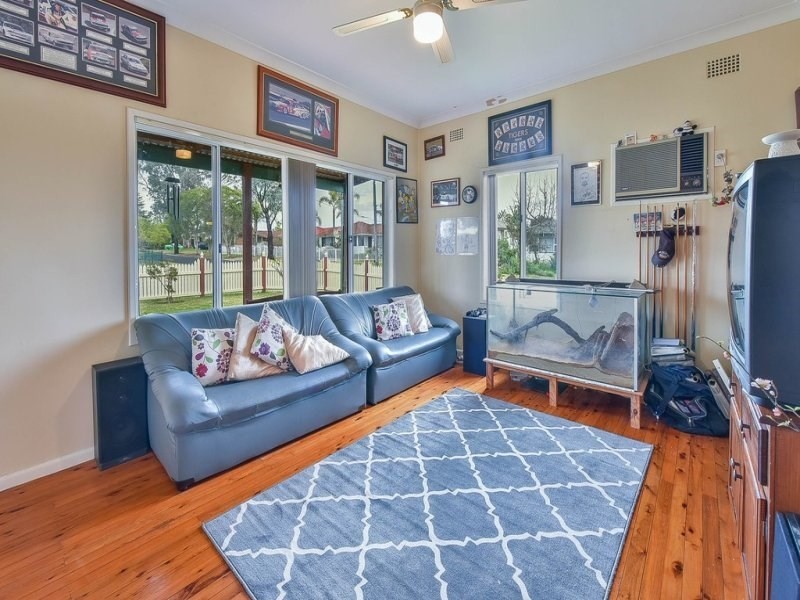 2 Albury Avenue, Campbelltown NSW 2560