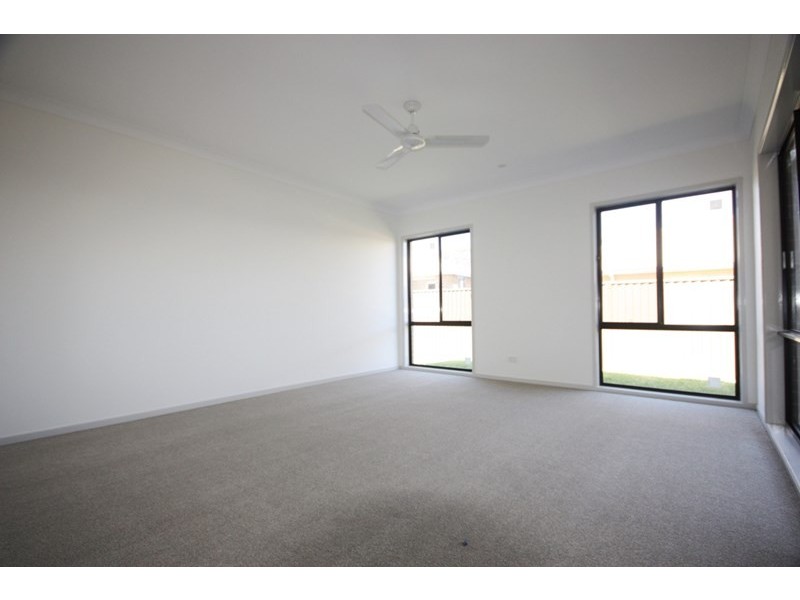 8 Warburn Street, Gregory Hills NSW 2557