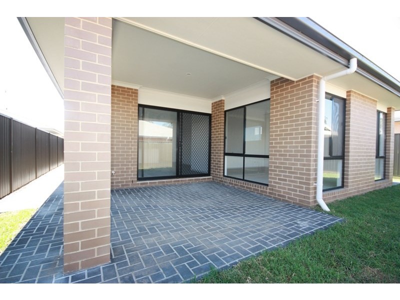 8 Warburn Street, Gregory Hills NSW 2557