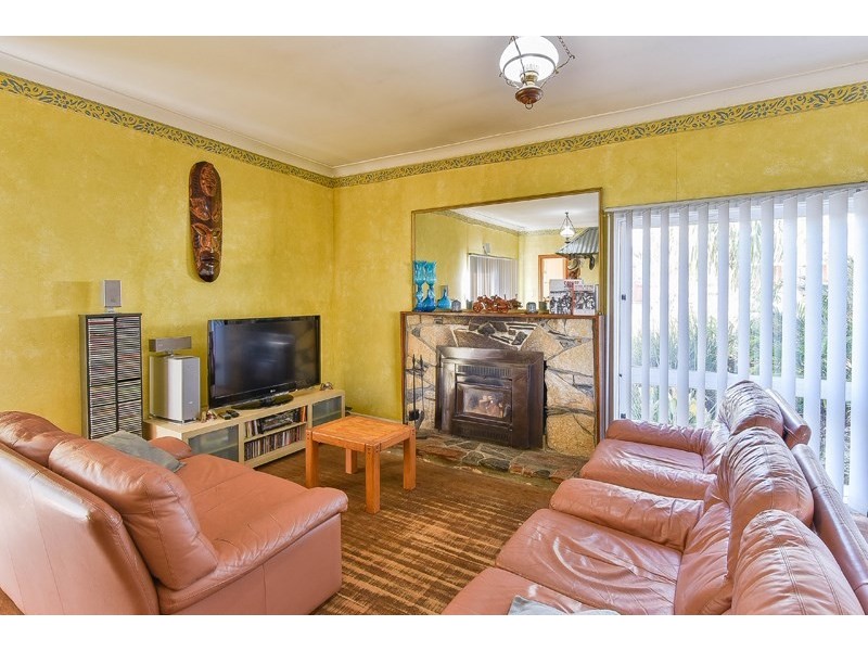 15 Salisbury Street, Glenfield NSW 2167