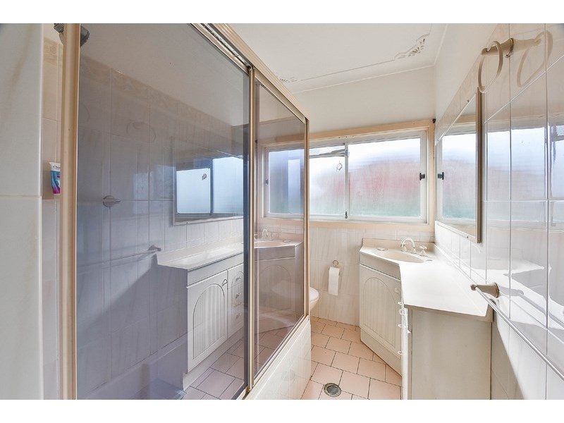 15 Salisbury Street, Glenfield NSW 2167