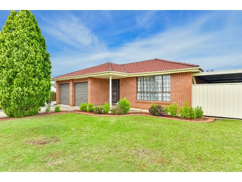 25 Shannon Place, Kearns NSW 2558