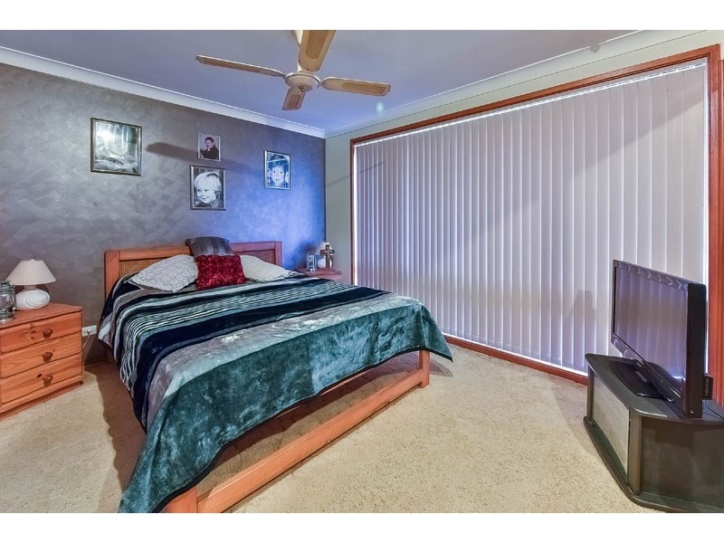 12 Donalbain Circuit, Rosemeadow NSW 2560