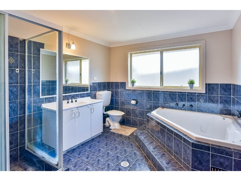 11 Narryna Place, Glen Alpine NSW 2560