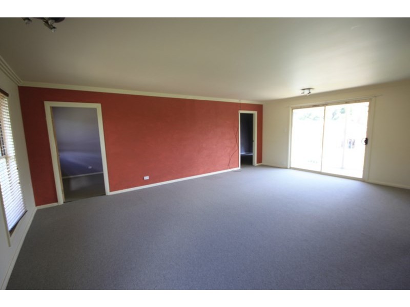 4 Poplar Crescent, Bradbury NSW 2560