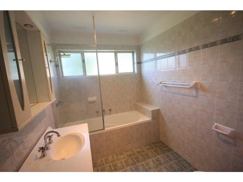 4 Poplar Crescent, Bradbury NSW 2560