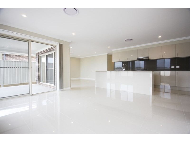 7 Richards Loop, Oran Park NSW 2570