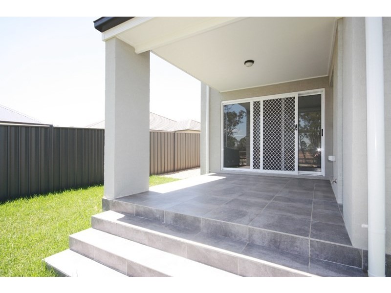 4 Fernleigh Court, Oran Park NSW 2570