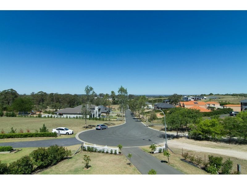 19 Yewens Circuit, Grasmere NSW 2570