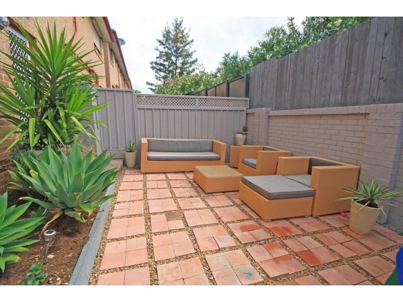 10/4 Westmoreland Road, Minto NSW 2566