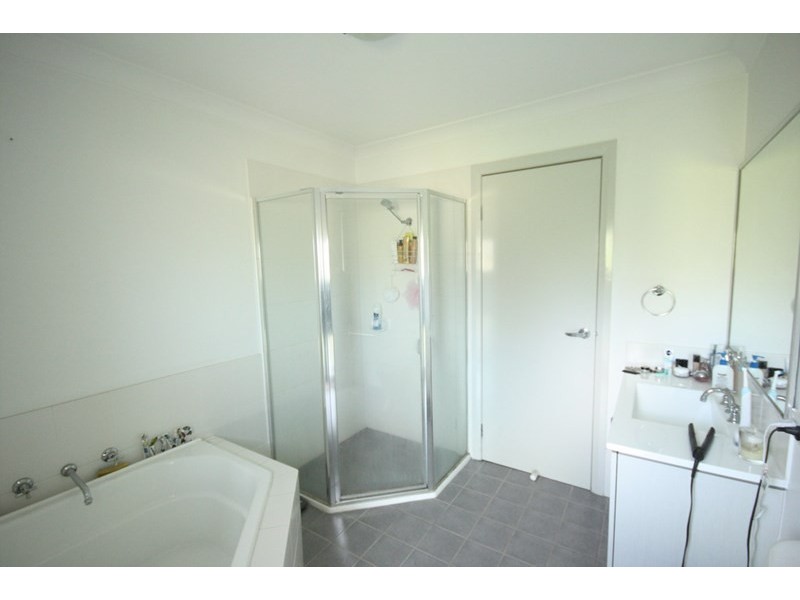 1 Brampton Avenue, Glenfield NSW 2167