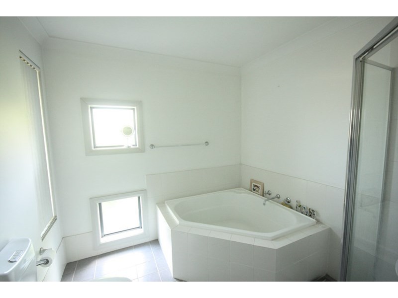 1 Brampton Avenue, Glenfield NSW 2167