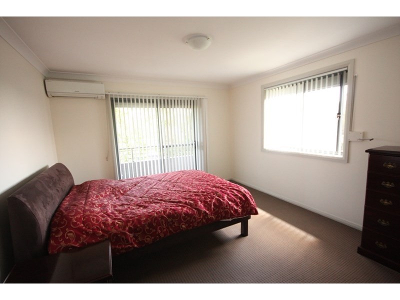 1 Brampton Avenue, Glenfield NSW 2167