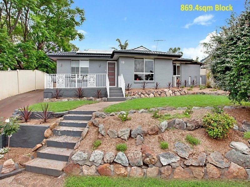 19 Clennam Avenue, Ambarvale NSW 2560