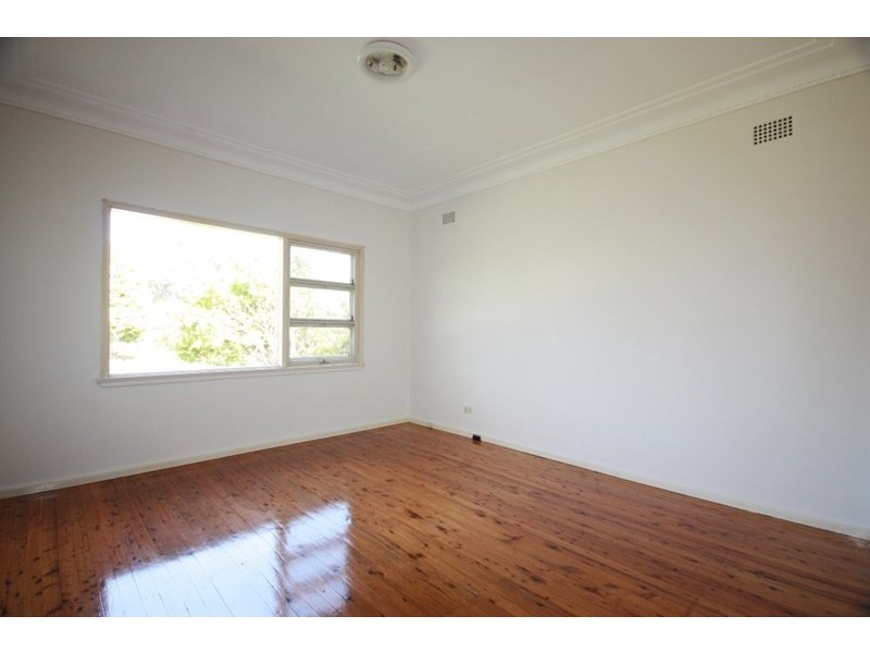 20 Clarence Street, Macquarie Fields NSW 2564