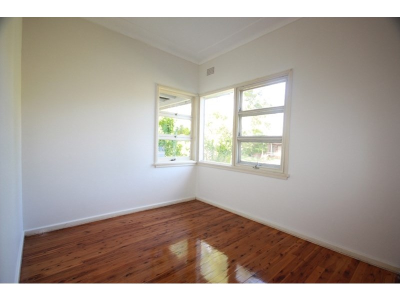 20 Clarence Street, Macquarie Fields NSW 2564