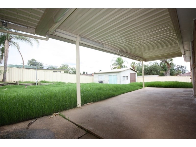 17 Holborn Place, Ambarvale NSW 2560