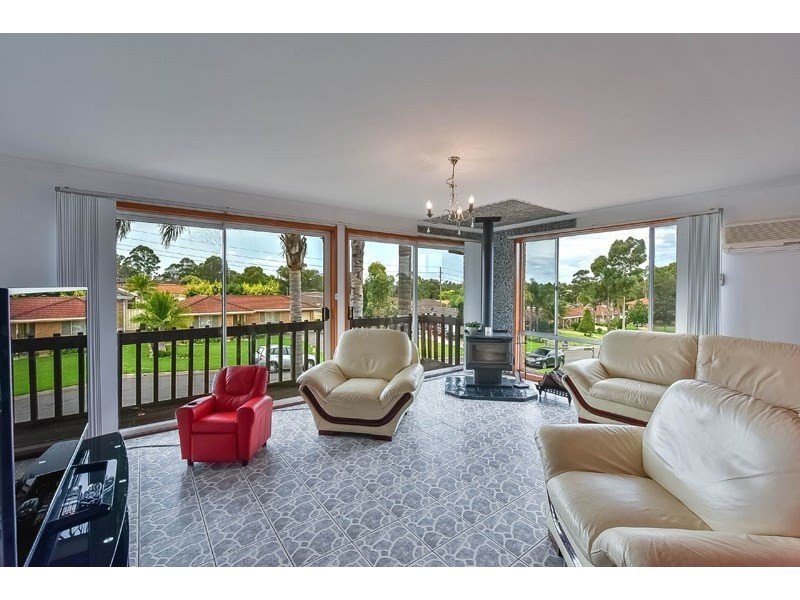 9 Balthasar Street, Rosemeadow NSW 2560