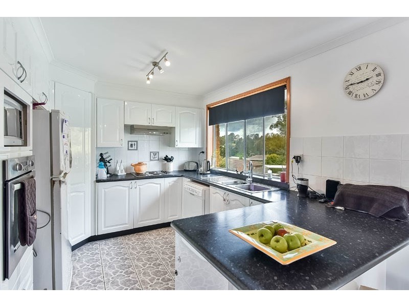 9 Balthasar Street, Rosemeadow NSW 2560