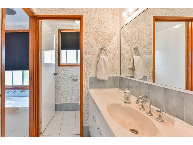 9 Balthasar Street, Rosemeadow NSW 2560
