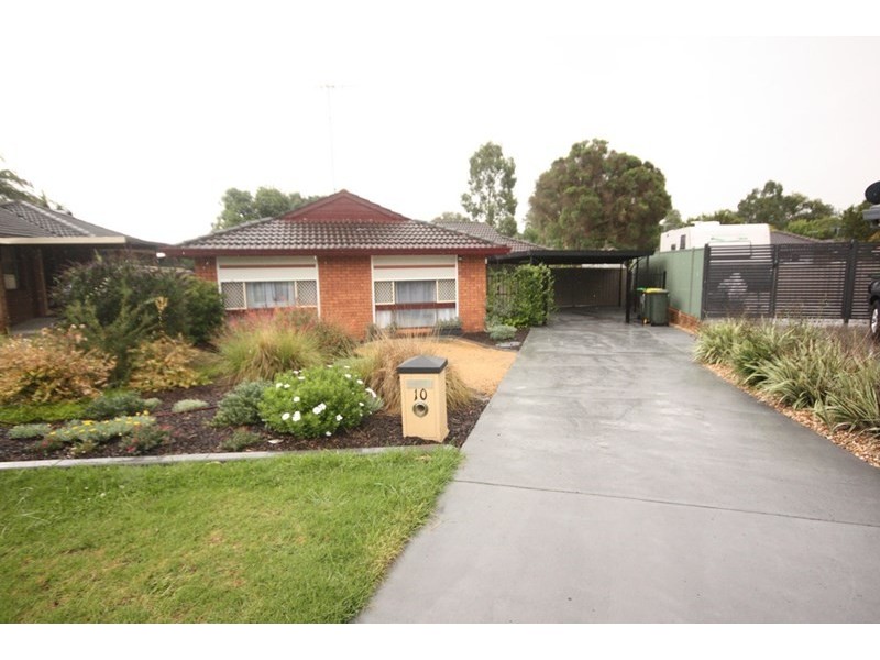 10 Tammar Place, St Helens Park NSW 2560