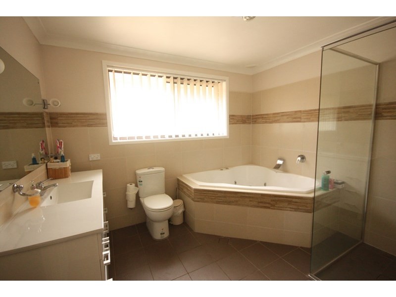 10 Tammar Place, St Helens Park NSW 2560