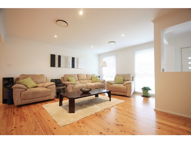 9 Jowett Place, Ingleburn NSW 2565